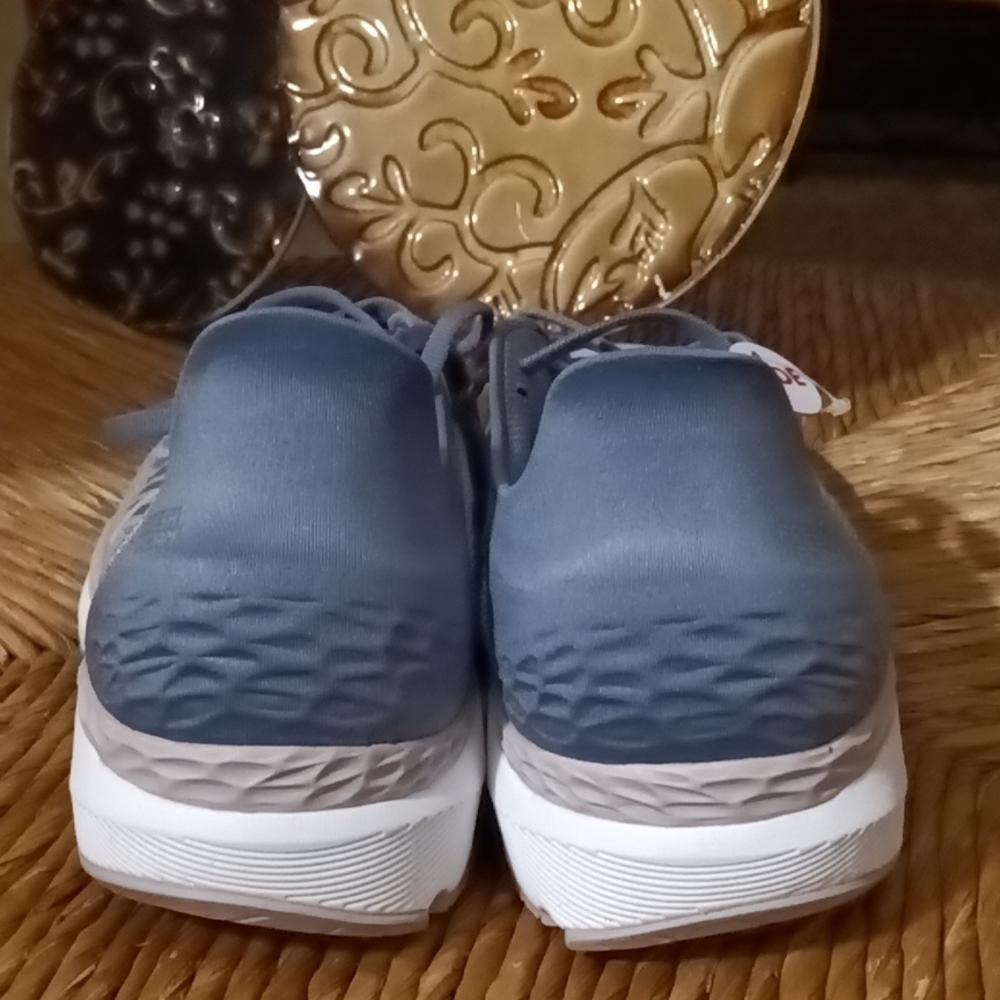 Sneakers - Picture 2 of 4
